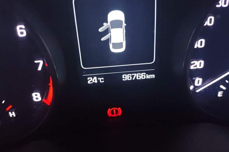 Used Hyundai Elantra (6th Generation / Lingdong) 2016 1.6L Automatic ZhiXuan – Elite Version Odometer Close Up