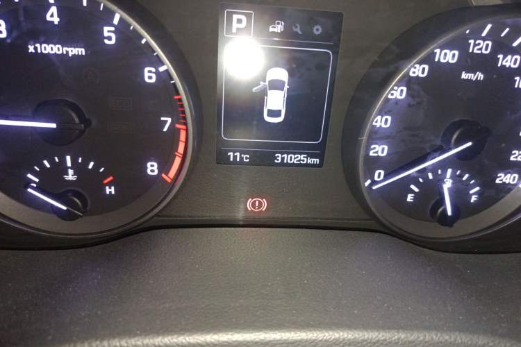 Used Hyundai Elantra (6th Generation / Lingdong) 2016 1.6L Automatic ZhiXuan – Elite Version Odometer Close Up