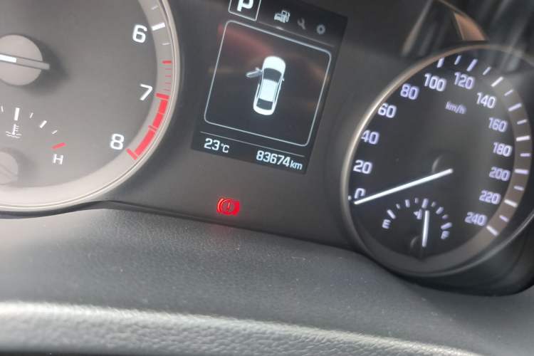 Used Hyundai Elantra (6th Generation / Lingdong) 2016 1.6L Automatic ZhiXuan – Elite Version Odometer Close Up