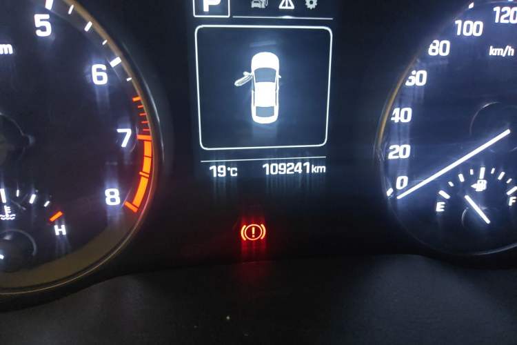 Used Hyundai Elantra (6th Generation / Lingdong) 2016 1.6L Automatic ZhiXuan – Elite Version Odometer Close Up