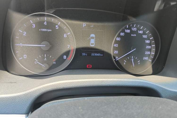 Used Hyundai Elantra (6th Generation / Lingdong) 2016 1.6L Automatic ZhiXuan – Elite Version Odometer Close Up