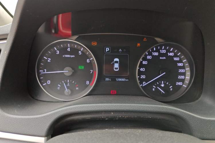 Used Hyundai Elantra (6th Generation / Lingdong) 2016 1.6L Automatic ZhiXuan – Elite Version Odometer Close Up