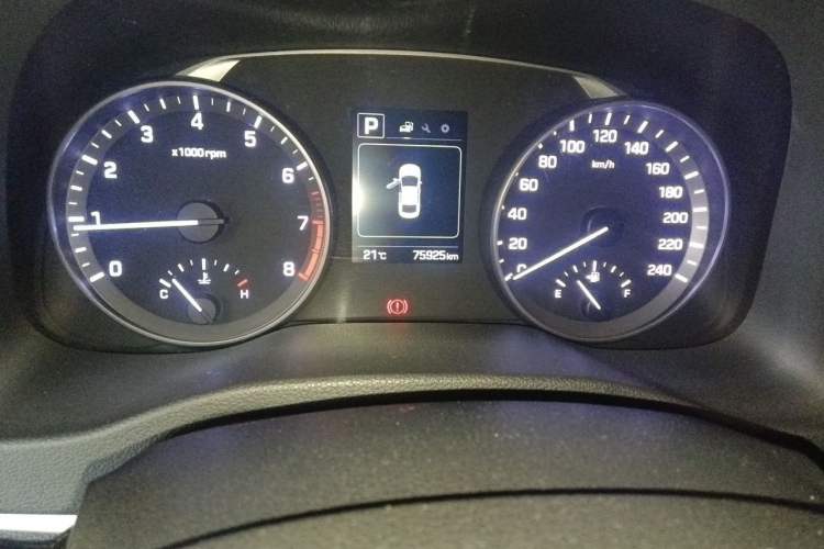 Used Hyundai Elantra (6th Generation / Lingdong) 2016 1.6L Automatic ZhiXuan – Elite Version Odometer Close Up