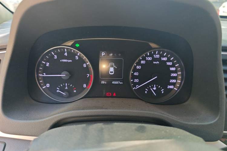 Used Hyundai Elantra (6th Generation / Lingdong) 2016 1.6L Automatic ZhiXuan – Elite Version Odometer Close Up