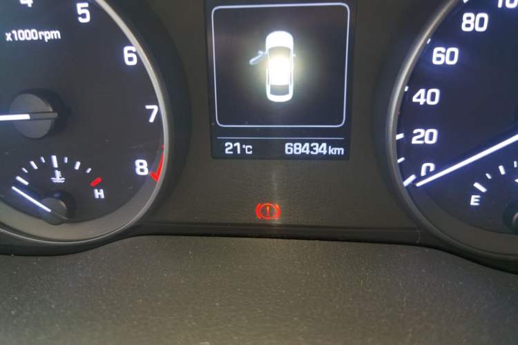 Used Hyundai Elantra (6th Generation / Lingdong) 2016 1.6L Manual ZhiXuan·Youth Edition Odometer Close Up