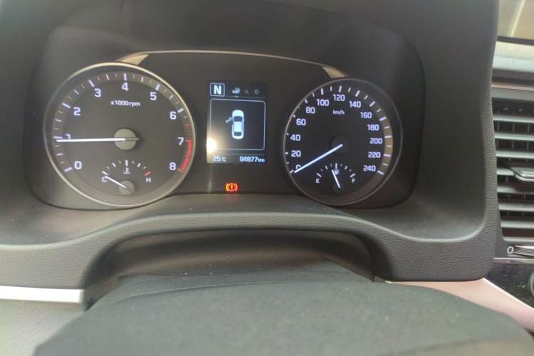 Used Hyundai Elantra (6th Generation / Lingdong) 2016 1.6L Automatic ZhiXuan – Elite Version Odometer Close Up