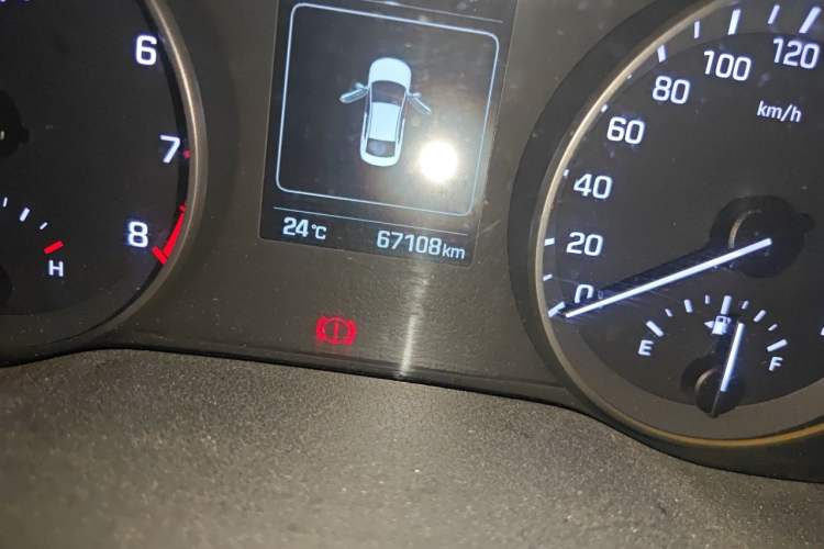 Used Hyundai Elantra (6th Generation / Lingdong) 2016 1.6L Automatic ZhiXuan – Elite Version Odometer Close Up