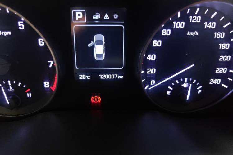 Used Hyundai Elantra (6th Generation / Lingdong) 2016 1.6L Automatic ZhiXuan – Elite Version Odometer Close Up
