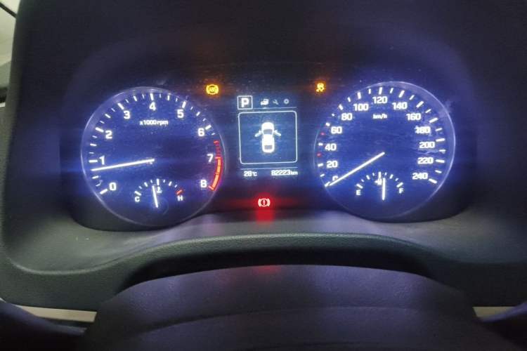 Used Hyundai Elantra (6th Generation / Lingdong) 2016 1.6L Automatic ZhiXuan – Elite Version Odometer Close Up