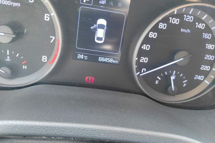 Used Hyundai Elantra (6th Generation / Lingdong) 2016 1.6L Automatic ZhiXuan – Elite Version Odometer Close Up