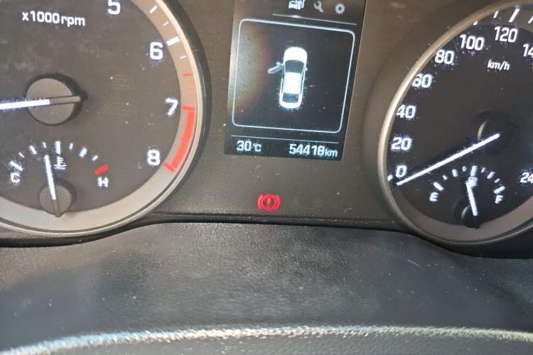 Used Hyundai Elantra (6th Generation / Lingdong) 2016 1.6L Manual ZhiXuan·Youth Edition Odometer Close Up