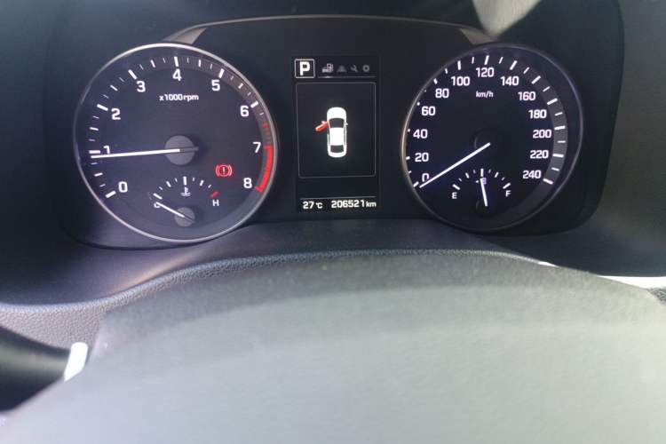 Used Hyundai Elantra (6th Generation / Lingdong) 2016 1.6L Automatic ZhiXuan · Flagship Edition Odometer Close Up