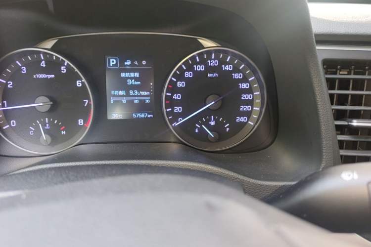 Used Hyundai Elantra (6th Generation / Lingdong) 2016 1.6L Automatic ZhiXuan – Elite Version Odometer Close Up