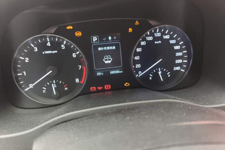 Used Hyundai Elantra (6th Generation / Lingdong) 2016 1.6L Automatic ZhiXuan – Elite Version Odometer Close Up