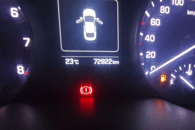 Used Hyundai Elantra (6th Generation / Lingdong) 2016 1.6L Manual ZhiXuan·Youth Edition Odometer Close Up