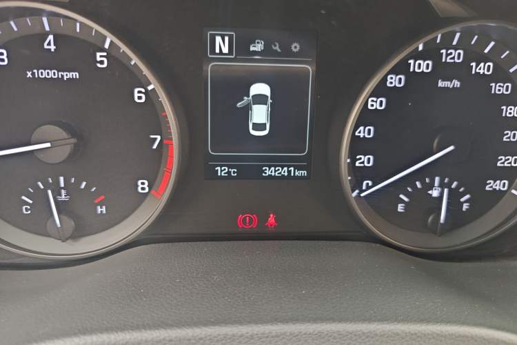 Used Hyundai Elantra (6th Generation / Lingdong) 2016 1.6L Automatic ZhiXuan – Elite Version Odometer Close Up