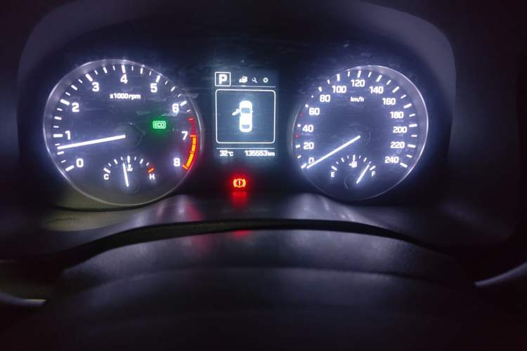 Used Hyundai Elantra (6th Generation / Lingdong) 2016 1.6L Automatic ZhiXuan – Elite Version Odometer Close Up