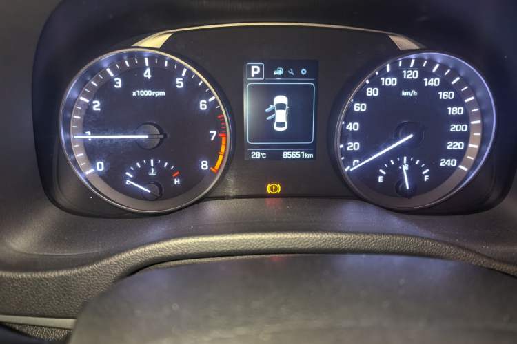 Used Hyundai Elantra (6th Generation / Lingdong) 2016 1.6L Automatic ZhiXuan – Elite Version Odometer Close Up