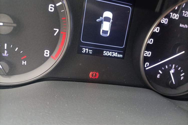 Used Hyundai Elantra (6th Generation / Lingdong) 2016 1.6L Automatic ZhiXuan – Elite Version Odometer Close Up