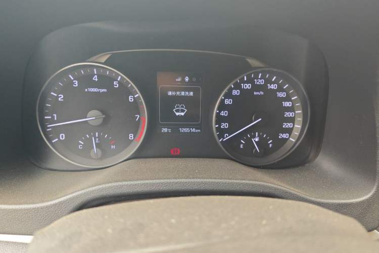 Used Hyundai Elantra (6th Generation / Lingdong) 2016 1.6L Manual ZhiXuan·Youth Edition Odometer Close Up