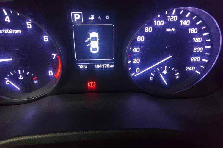 Used Hyundai Elantra (6th Generation / Lingdong) 2016 1.6L Automatic ZhiXuan – Elite Version Odometer Close Up