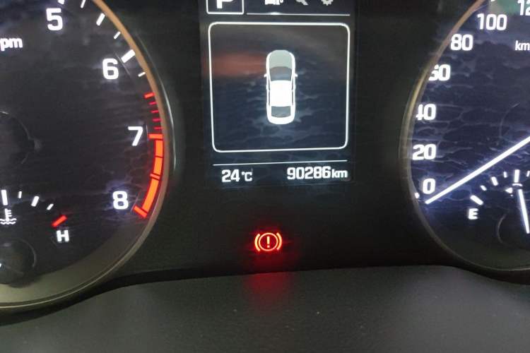 Used Hyundai Elantra (6th Generation / Lingdong) 2016 1.6L Automatic ZhiXuan – Elite Version Odometer Close Up