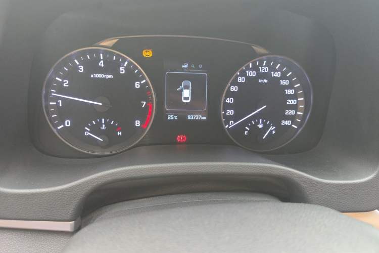 Used Hyundai Elantra (6th Generation / Lingdong) 2016 1.6L Manual ZhiXuan·Youth Edition Odometer Close Up