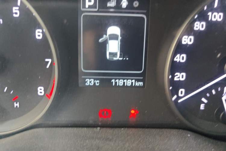Used Hyundai Elantra (6th Generation / Lingdong) 2016 1.6L Automatic ZhiXuan – Elite Version Odometer Close Up