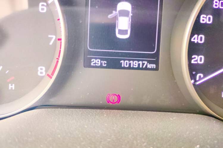 Used Hyundai Elantra (6th Generation / Lingdong) 2016 1.6L Automatic ZhiXuan – Elite Version Odometer Close Up