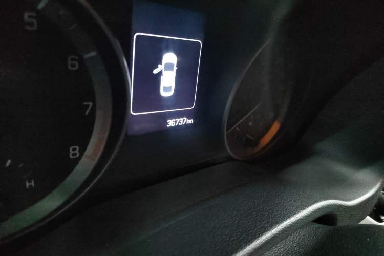 Used Hyundai Elantra (6th Generation / Lingdong) 2016 1.6L Automatic ZhiXuan – Elite Version Odometer Close Up