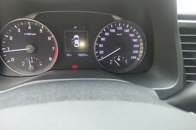 Used Hyundai Elantra (6th Generation / Lingdong) 2016 1.6L Manual ZhiXuan·Youth Edition Odometer Close Up