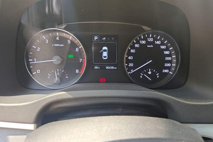 Used Hyundai Elantra (6th Generation / Lingdong) 2016 1.6L Automatic ZhiXuan – Elite Version Odometer Close Up
