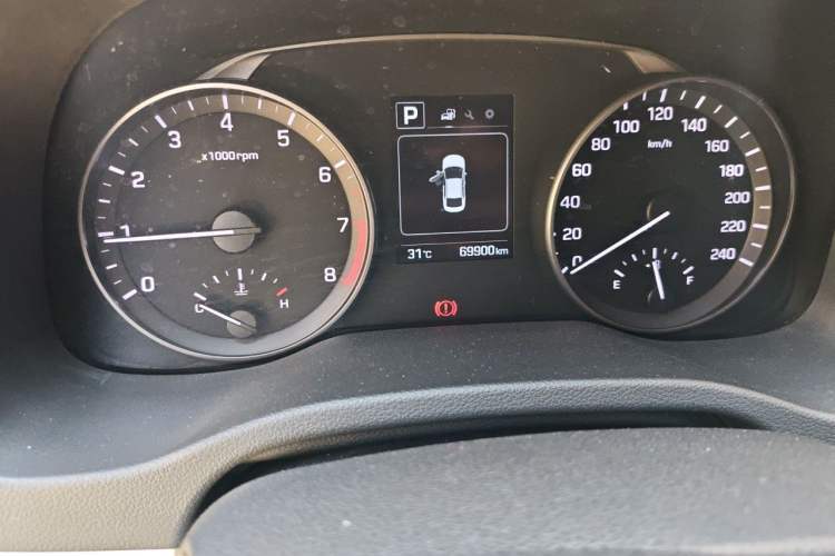 Used Hyundai Elantra (6th Generation / Lingdong) 2016 1.6L Automatic ZhiXuan – Elite Version Odometer Close Up