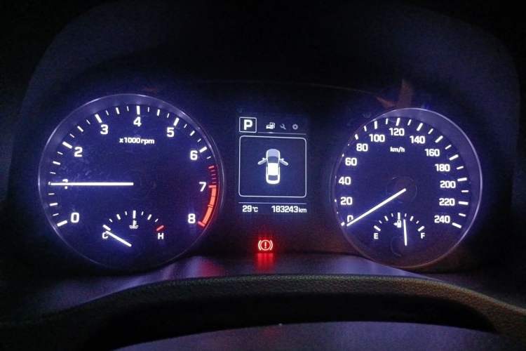 Used Hyundai Elantra (6th Generation / Lingdong) 2016 1.6L Automatic ZhiXuan – Elite Version Odometer Close Up