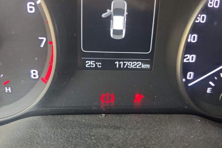 Used Hyundai Elantra (6th Generation / Lingdong) 2016 1.6L Automatic ZhiXuan – Elite Version Odometer Close Up