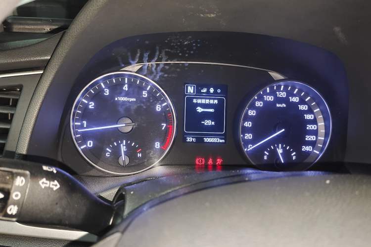 Used Hyundai Elantra (6th Generation / Lingdong) 2016 1.6L Automatic ZhiXuan – Elite Version Odometer Close Up