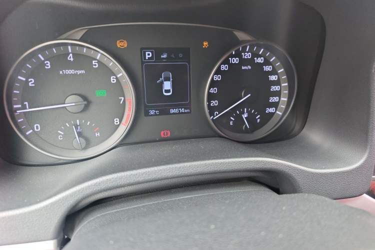 Used Hyundai Elantra (6th Generation / Lingdong) 2016 1.6L Automatic ZhiXuan – Elite Version Odometer Close Up