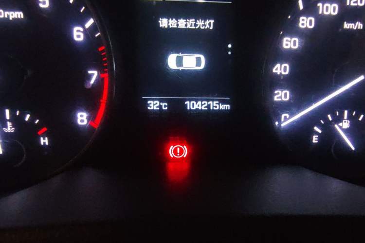 Used Hyundai Elantra (6th Generation / Lingdong) 2016 1.6L Automatic ZhiXuan – Elite Version Odometer Close Up