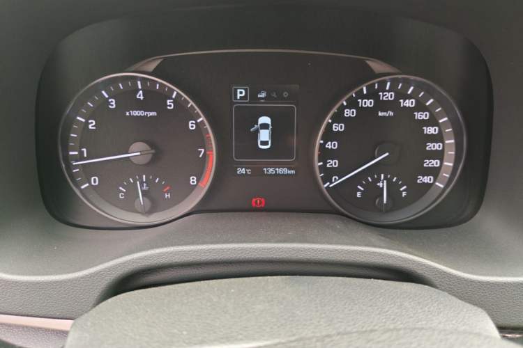 Used Hyundai Elantra (6th Generation / Lingdong) 2016 1.6L Automatic ZhiXuan – Elite Version Odometer Close Up