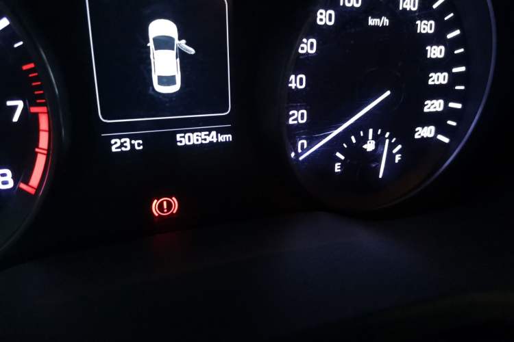 Used Hyundai Elantra (6th Generation / Lingdong) 2016 1.6L Automatic ZhiXuan – Elite Version Odometer Close Up