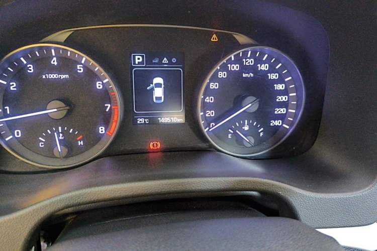 Used Hyundai Elantra (6th Generation / Lingdong) 2016 1.6L Automatic ZhiXuan – Elite Version Odometer Close Up