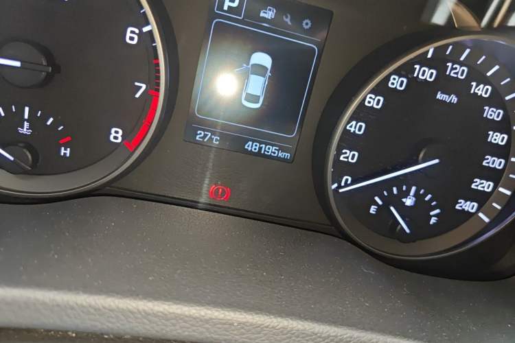 Used Hyundai Elantra (6th Generation / Lingdong) 2016 1.6L Automatic ZhiXuan – Elite Version Odometer Close Up