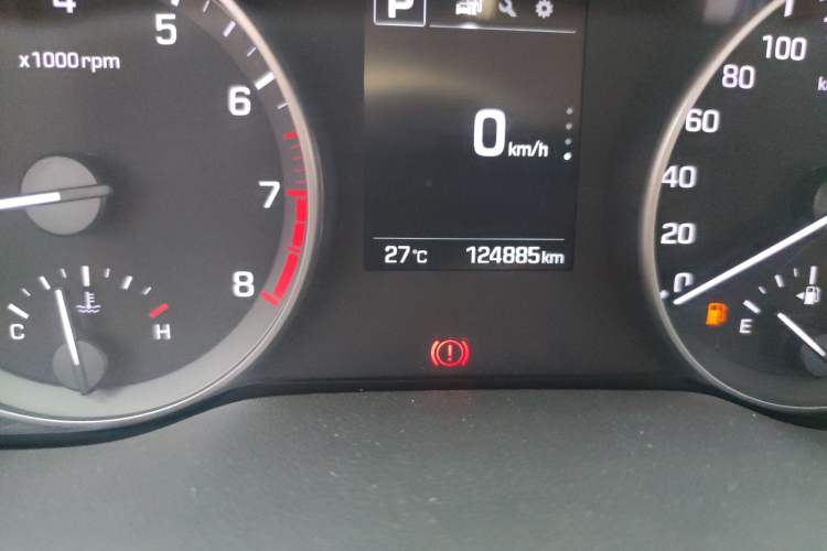 Used Hyundai Elantra (6th Generation / Lingdong) 2016 1.6L Automatic ZhiXuan – Elite Version Odometer Close Up