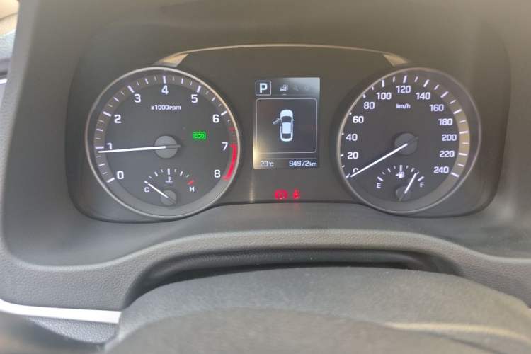 Used Hyundai Elantra (6th Generation / Lingdong) 2016 1.6L Automatic ZhiXuan – Elite Version Odometer Close Up