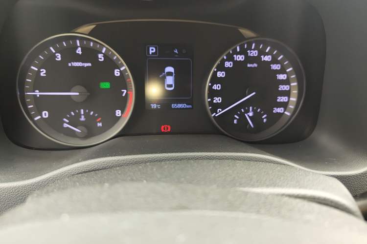 Used Hyundai Elantra (6th Generation / Lingdong) 2016 1.6L Automatic ZhiXuan – Elite Version Odometer Close Up