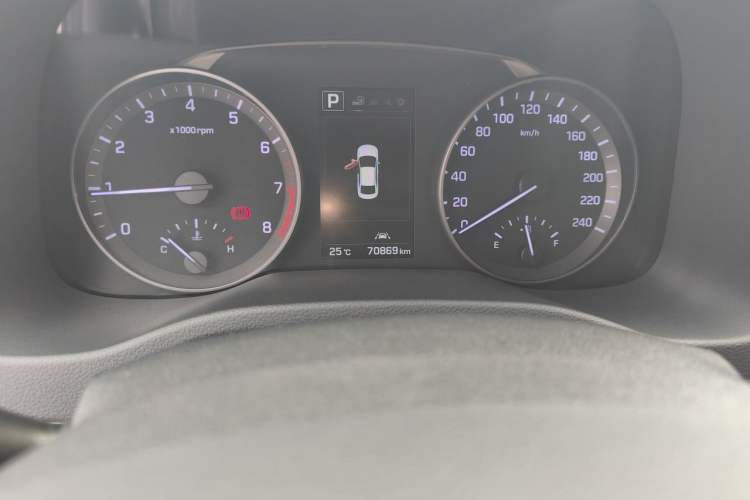 Used Hyundai Elantra (6th Generation / Lingdong) 2016 1.6L Automatic ZhiXuan · Flagship Edition Odometer Close Up