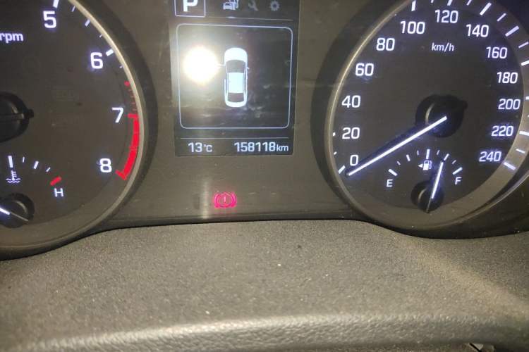 Used Hyundai Elantra (6th Generation / Lingdong) 2016 1.6L Automatic ZhiXuan – Elite Version Odometer Close Up