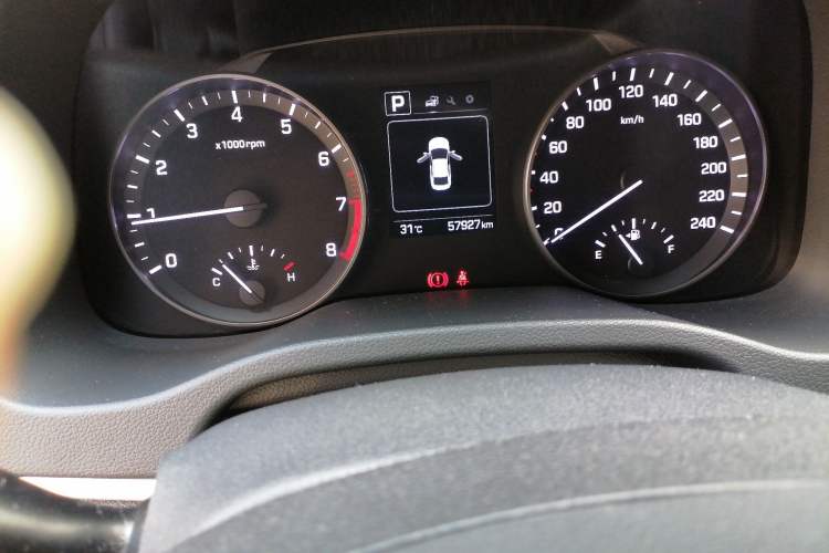 Used Hyundai Elantra (6th Generation / Lingdong) 2016 1.6L Automatic ZhiXuan – Elite Version Odometer Close Up