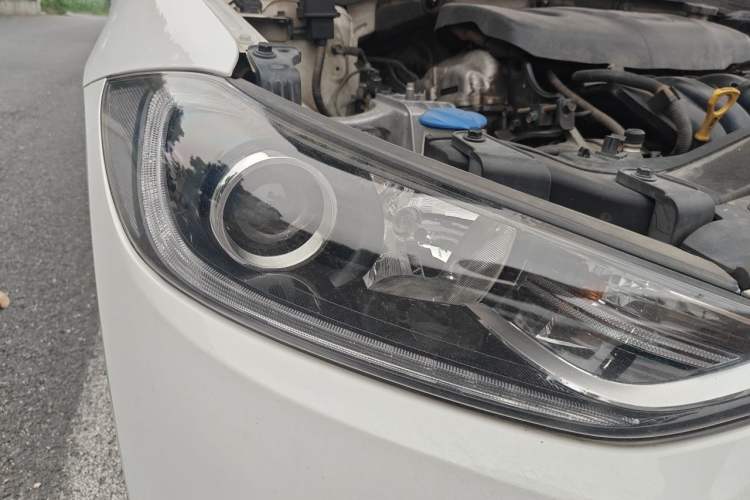 Used Hyundai Elantra (6th Generation / Lingdong) 2016 1.6L Automatic ZhiXuan – Elite Version Right Front Headlight