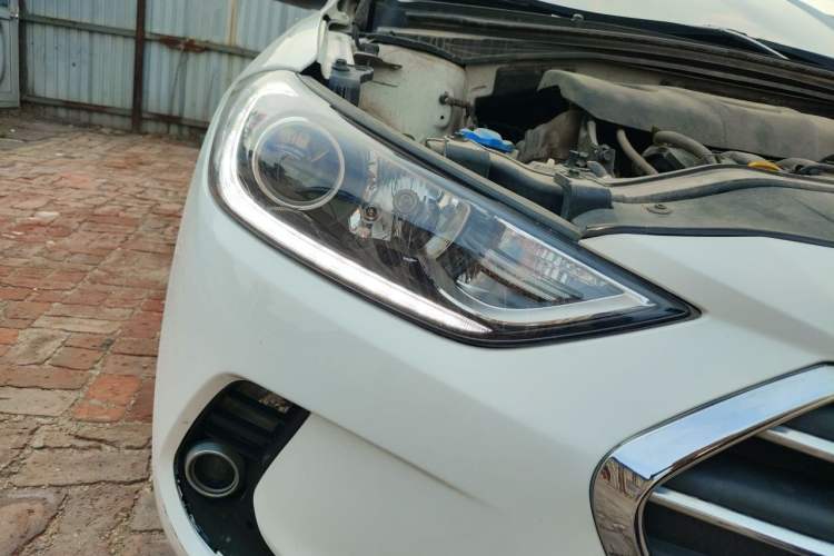 Used Hyundai Elantra (6th Generation / Lingdong) 2016 1.6L Automatic ZhiXuan · Luxury Version Right Front Headlight